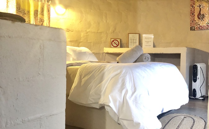 Thatched Rondavel - En-suite Room